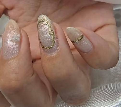 Champagne cat-eye nails, hands only