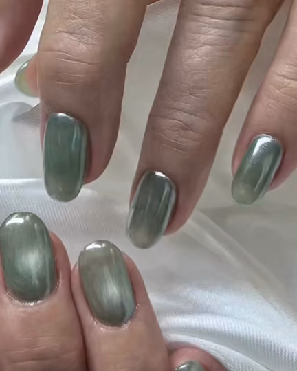 Sage cat-eye chrome nails