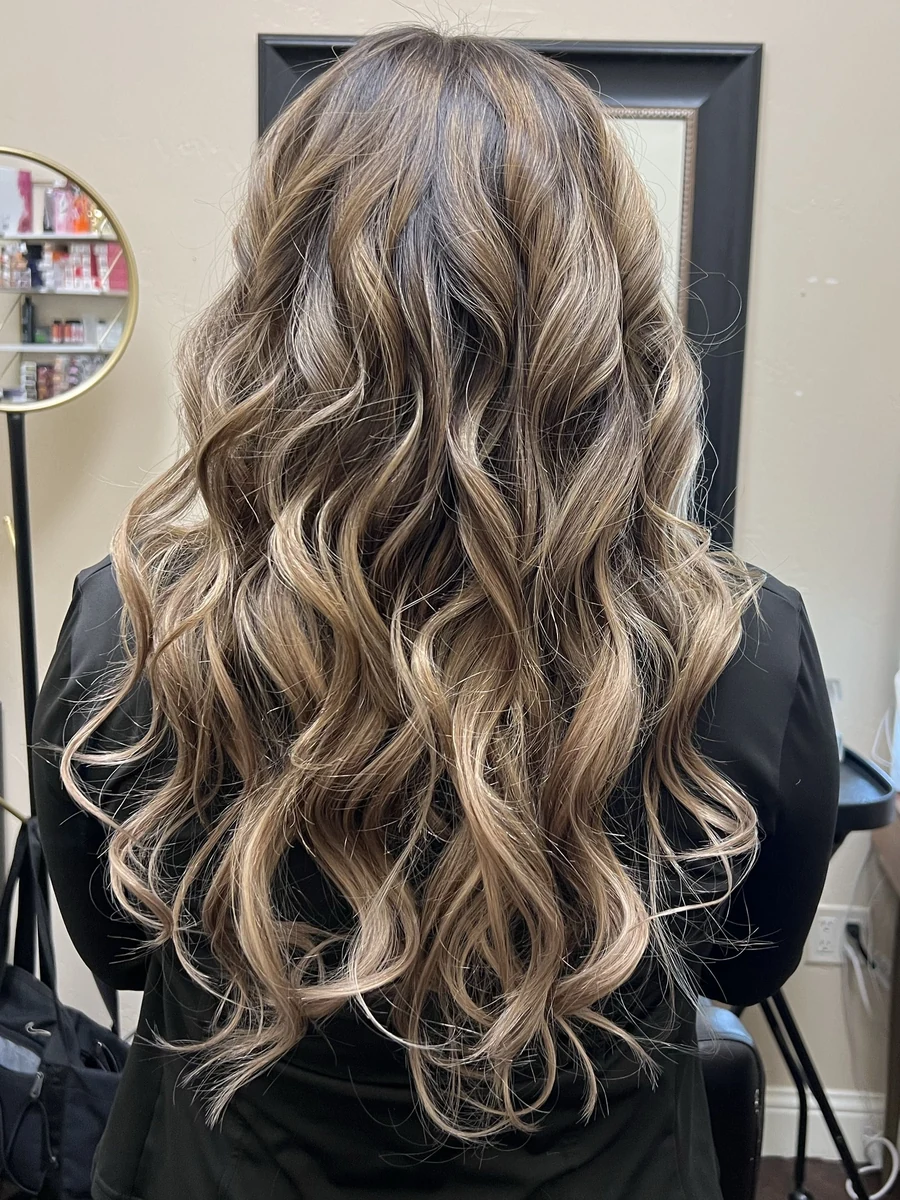 DN MAXX Salon — blonde waves