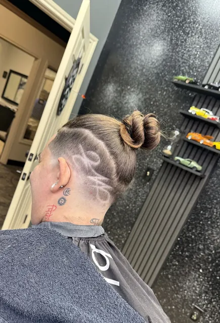 Patterned undercut with a tied-up hairstyle, from D’Fade 99’s portfolio