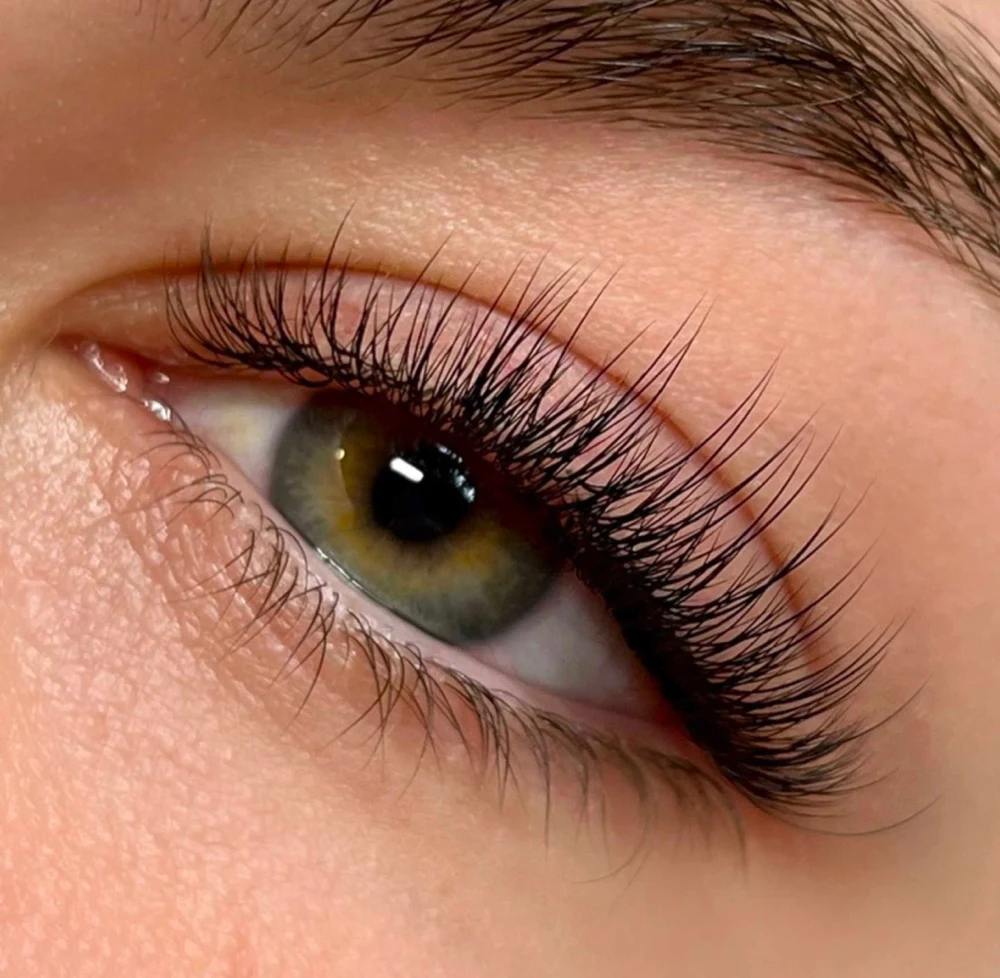 Classic lash image from Serenity Lash Lounge’s published service menu