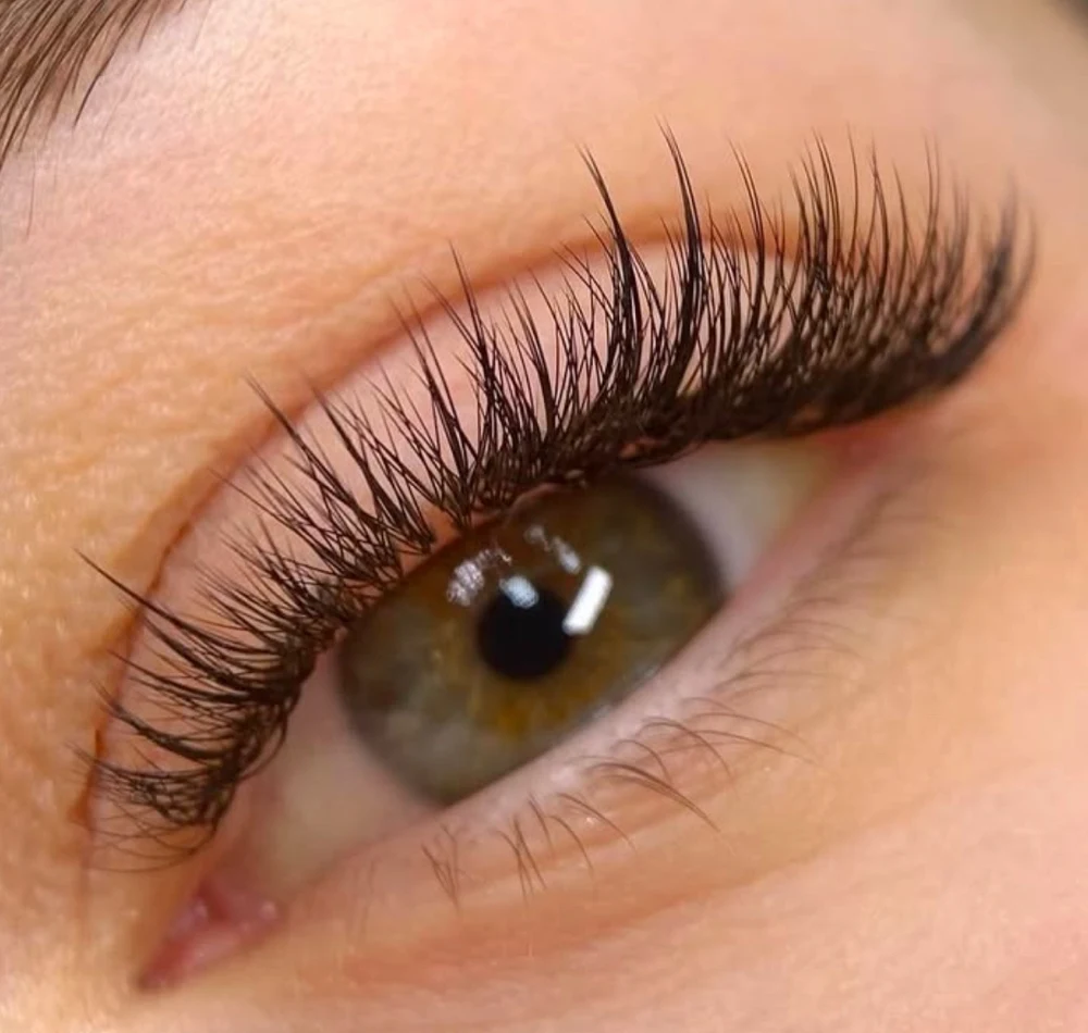 Hybrid lash image from Serenity Lash Lounge’s published service menu