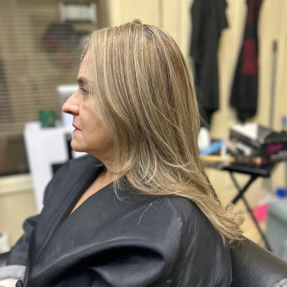 Wash and flat-iron service reference published by La Tijera de Oro